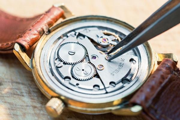 Reparatur von Armbanduhren