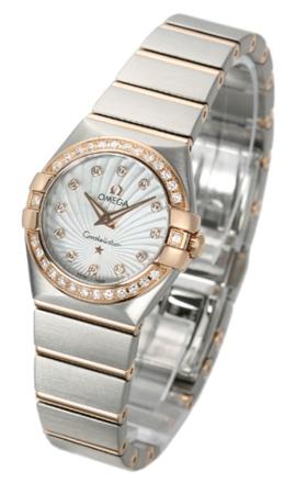 Omega Constellation Brushed Quarz Mini in der Version 123.25.24.60.55.002 in Edelstahl und 18 K. Roségold mit Diamantbesatz Constellation Brushed Quarz Mini in der Version 123-25-24-60-55-002 in Edelstahl und 18 K Rosegold mit Diamantbesatz