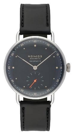 NOMOS Glashuette Metro in der Version 1110 mit Saphirglasboden