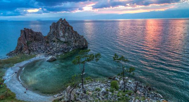 Blick auf eine kleine Bucht des Baikalsees