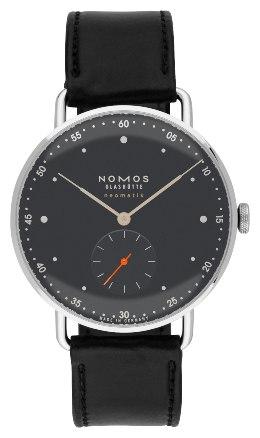 NOMOS Glashütte Metro neomatik 39 nachtblau in der Version 1115 mit Saphirglasboden