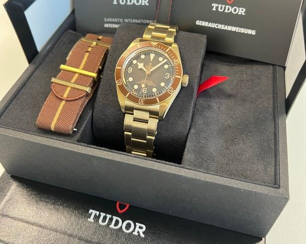 Tudor Black Bay Fifty-Eight Bronze with reference no. M79018V-0001 - Full-Set incl. textile strap