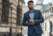 Eleganter, junger Mann - besondere Armbanduhren für Herren
