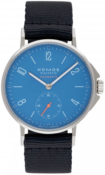 NOMOS Glashütte Ahoi neomatik signalblau