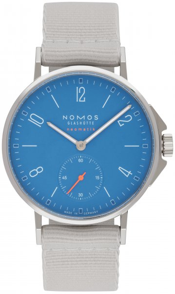 NOMOS Glashütte Ahoi neomatik signalblau